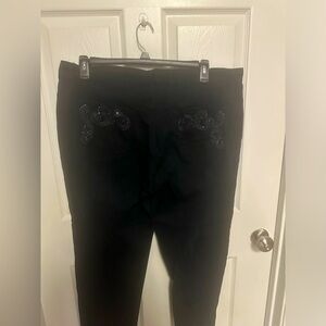 18 W short, Gloria Vanderbilt black 5-pocket jeans.